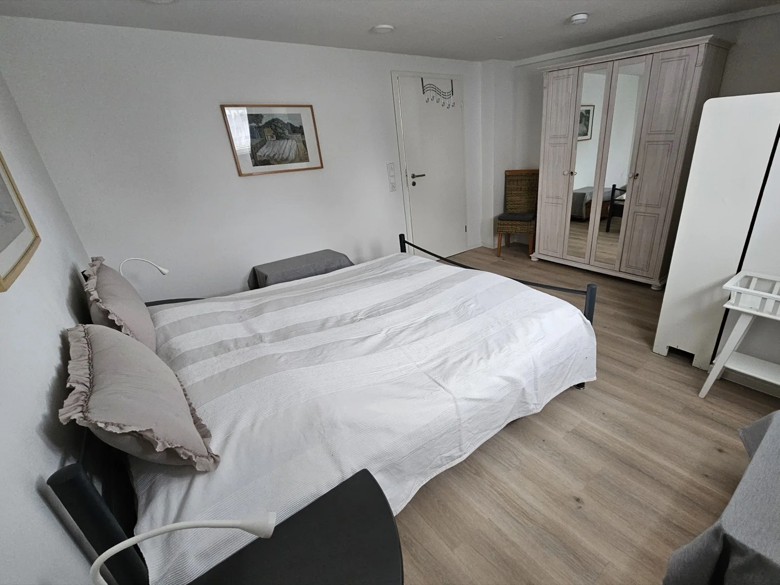 Schlafzimmer, Blick zum Fenster